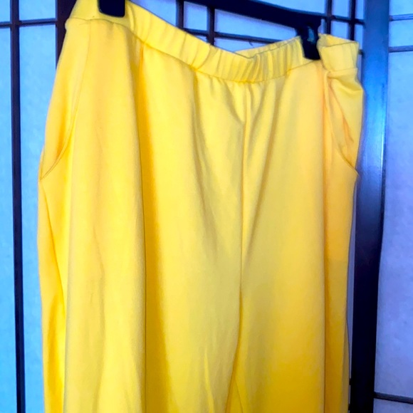 ❤️SOLD❤️Yellow jogging set - Picture 4 of 8